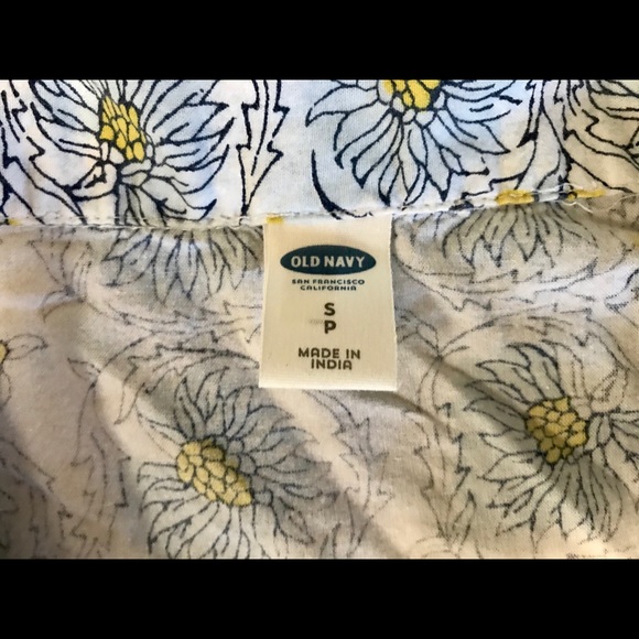 Summer Floral pajama set! 🫶🏼 ❤️ Shorts and short-sleeved pajamas size small - Picture 6 of 7